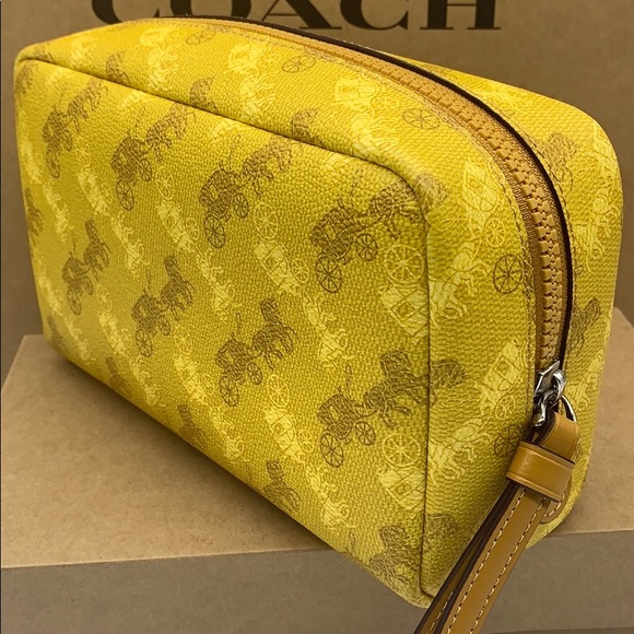 BOXY COSMETIC CASE WITH HORSE AND CARRIAGE PRINT - Picture 3 of 16